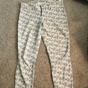 Patterned Levi ankle length jeans